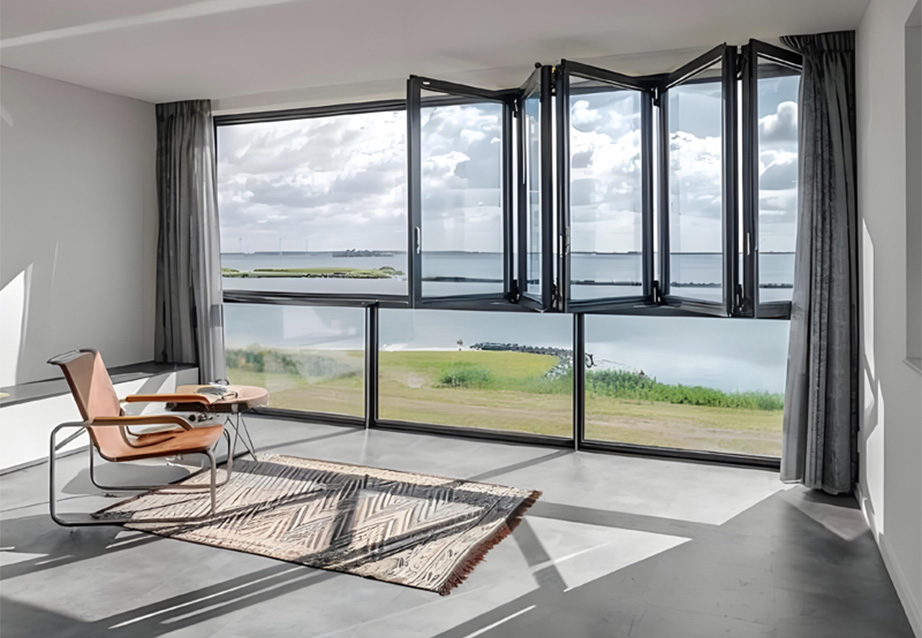 Folding window